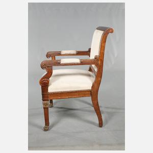 Schwerer Armlehnsessel