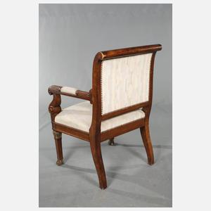 Schwerer Armlehnsessel