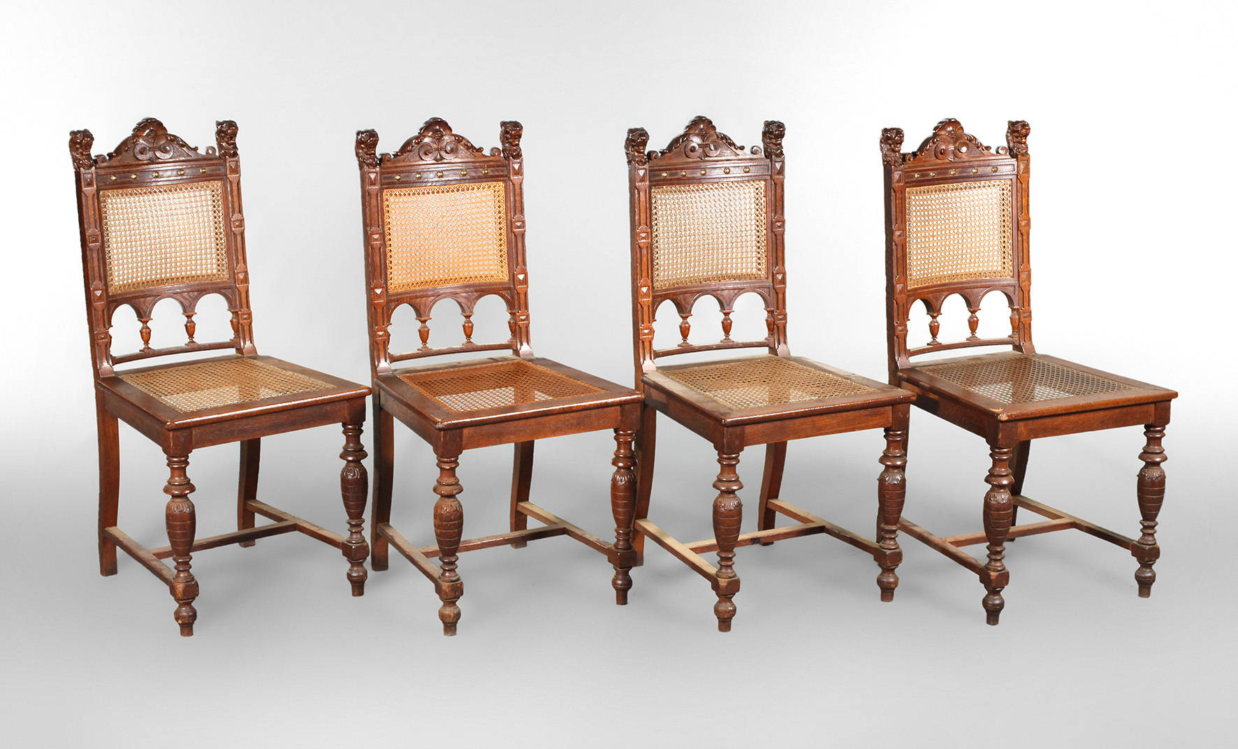 Vier ausgefallene Stühle Gründerzeit