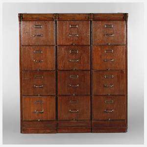 Großer Aktenschrank