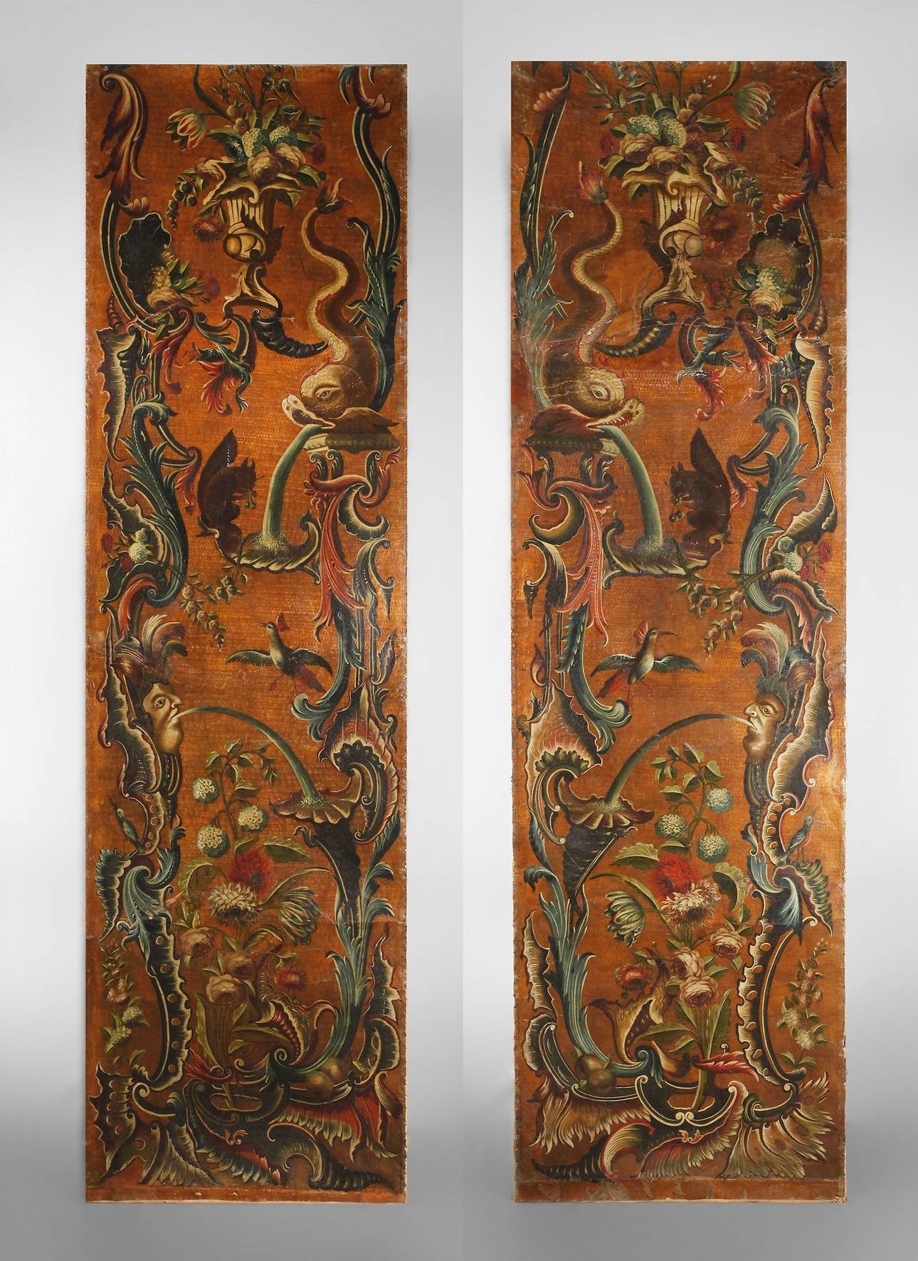 Paar spätbarocke Ledertapeten