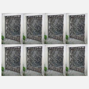 Acht Fenstergitter