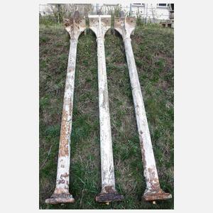 Drei Industriesäulen