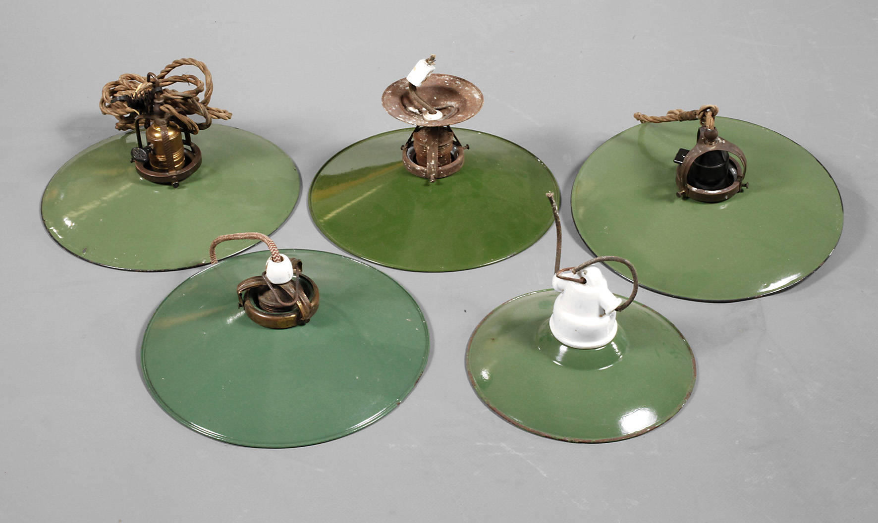 Fünf Industrielampen