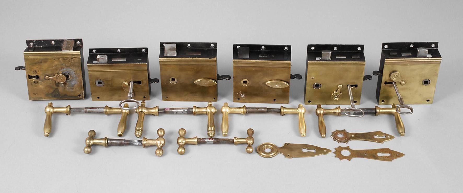 Sechs Kastenschlösser Biedermeier