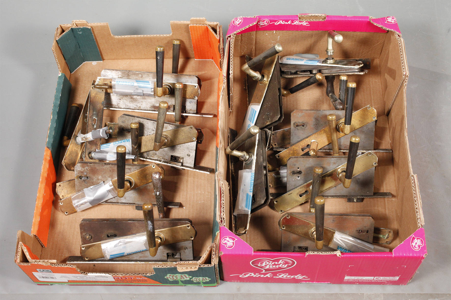 Elf Zimmertürbeschläge