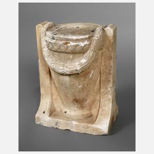 Fassaden-Zierelement Urne