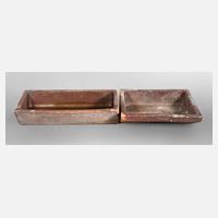 Zwei Futtertröge111