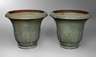 Zwei antikisierte Pflanzkübel