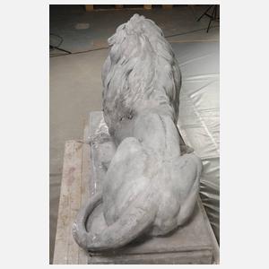 Lebensgroße Gartenplastik liegender Löwe