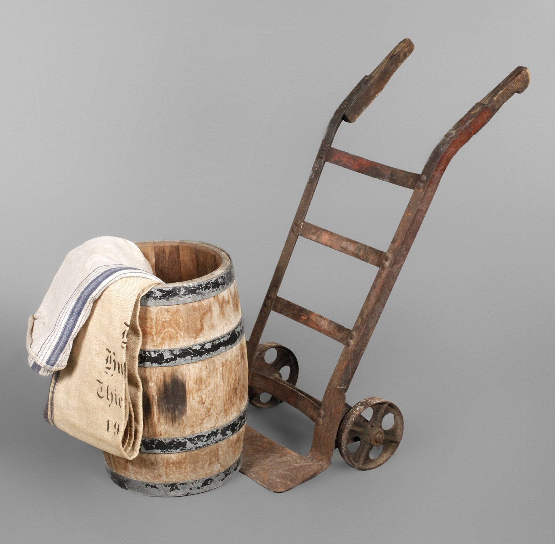 Sackkarre und Bierfass