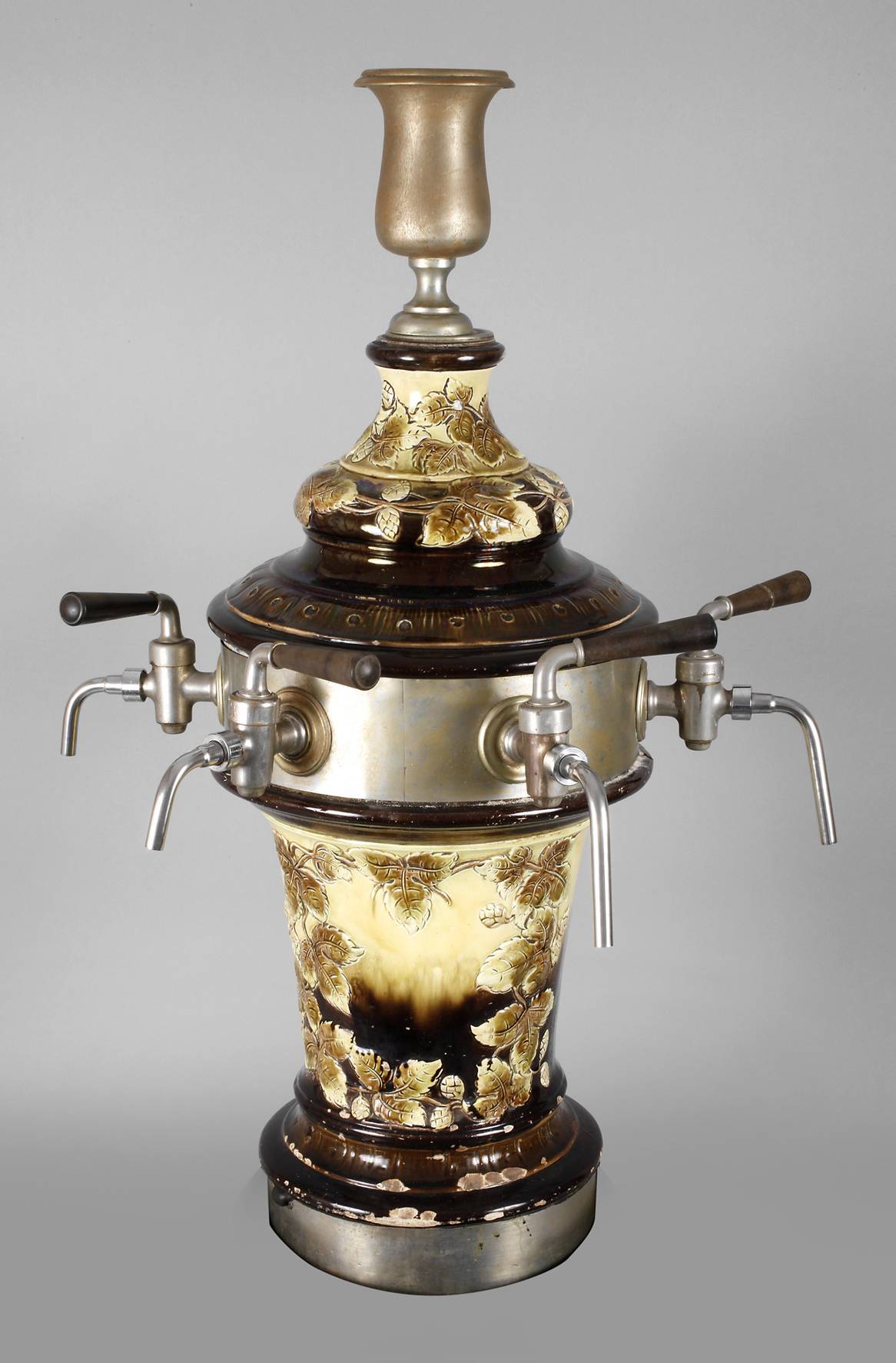 Zapfhahnanlage mit Säule