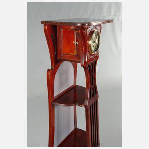 Regaletagere mit Uhr