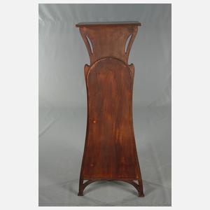 Regaletagere mit Uhr