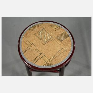 Kleiner Tisch mit Hocker