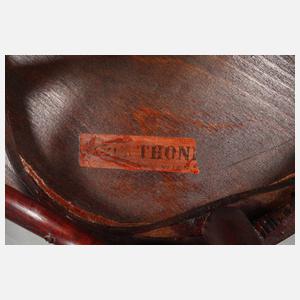 Kleiner Tisch mit Hocker