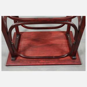 Kleiner Tisch mit Hocker