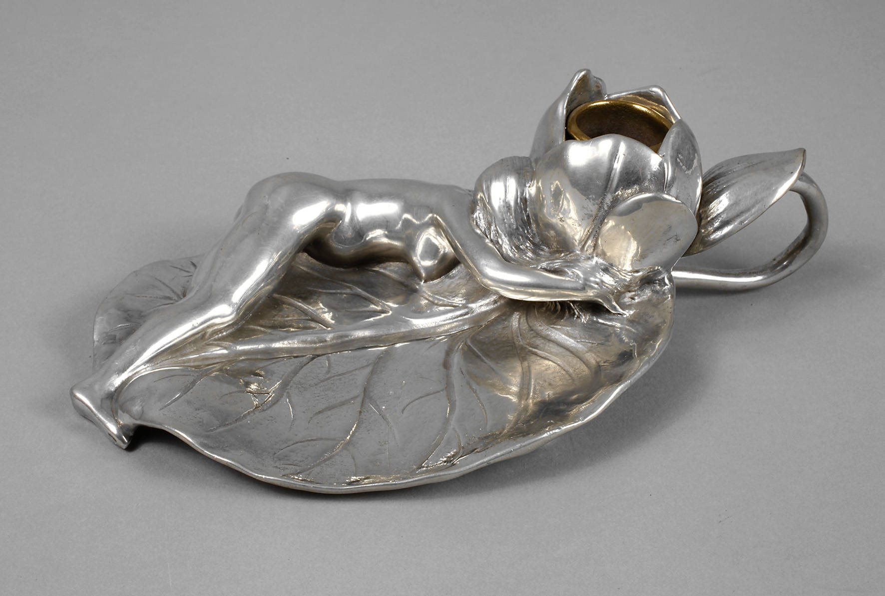 Jugendstilleuchter mit weiblichem Akt