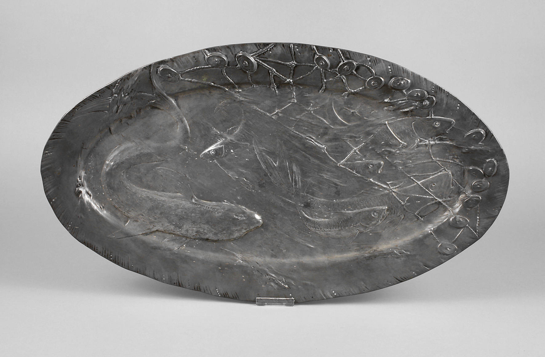 Übergroße Fischvorlegeplatte