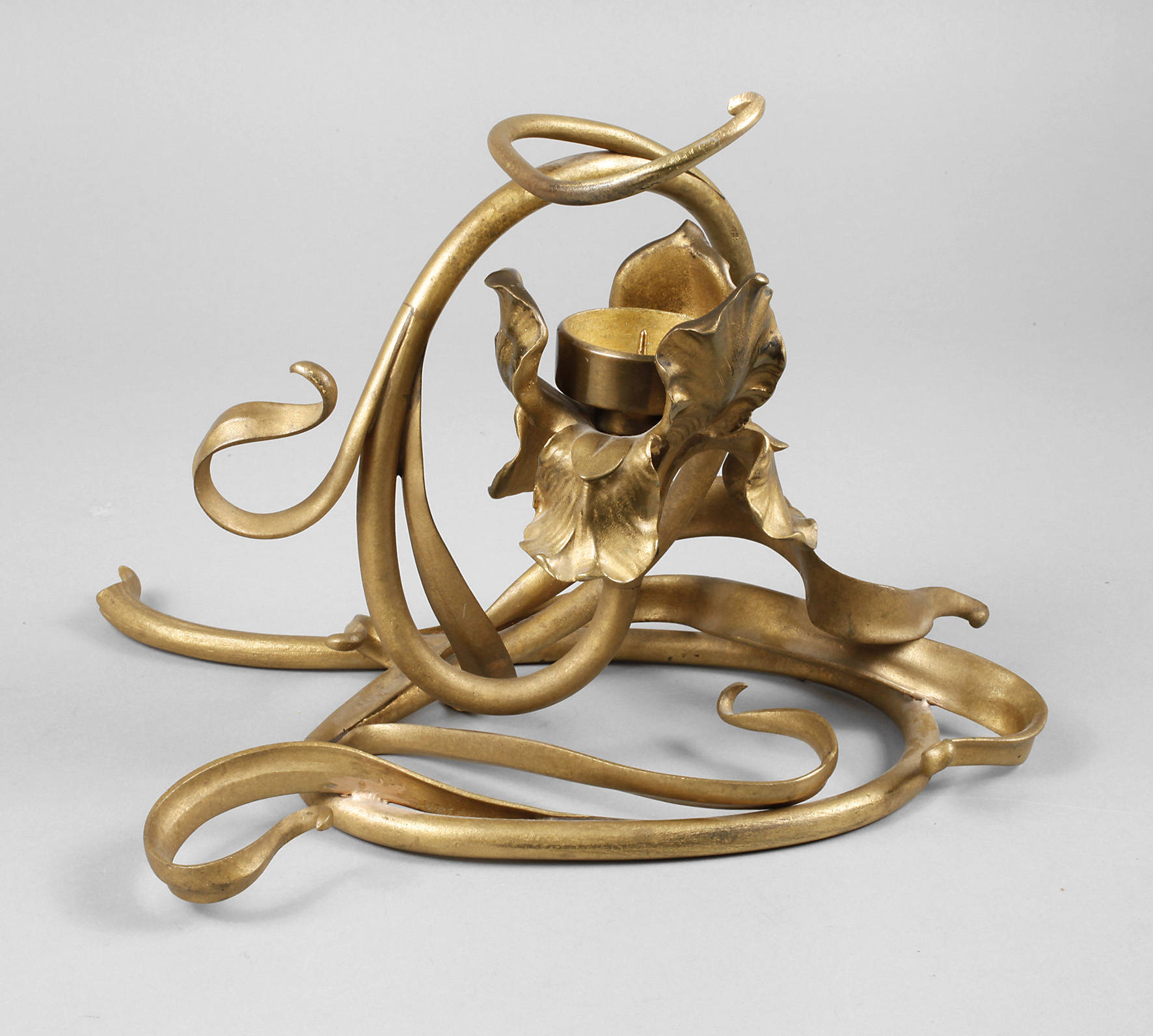 Kerzenleuchter als Irisblüte