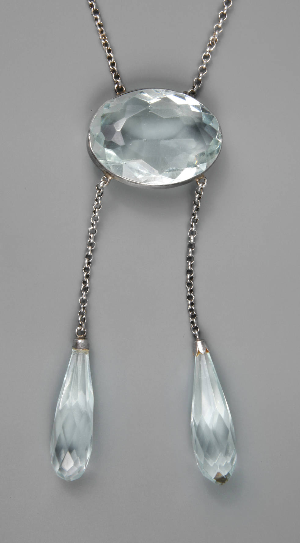 Collier mit Steinbesatz