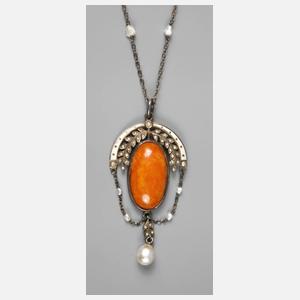 Jugendstilanhänger mit Bernsteincabochon und Perlen