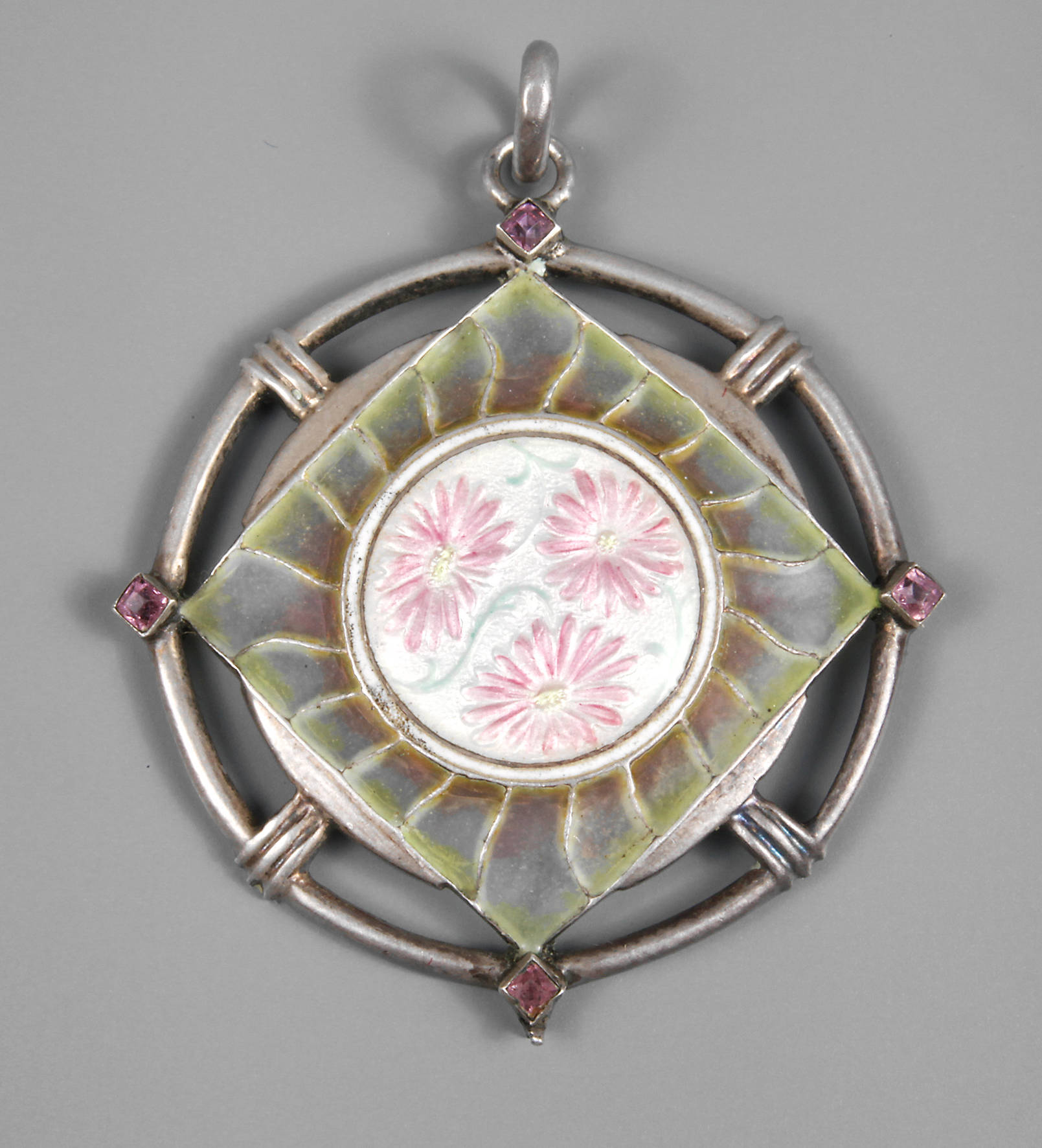 Anhänger mit Fensteremaileinlagen