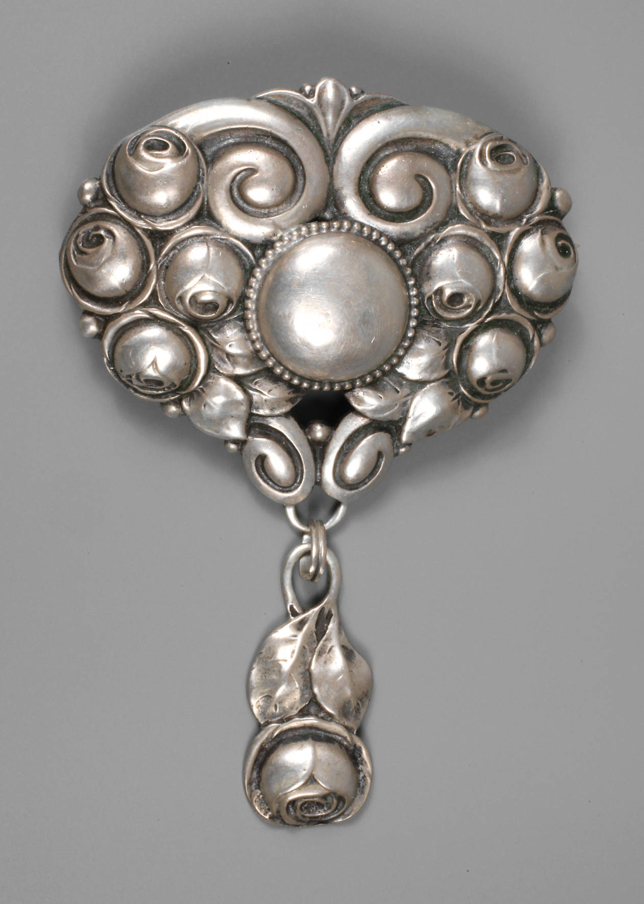 Silberbrosche mit Rosenmotiv
