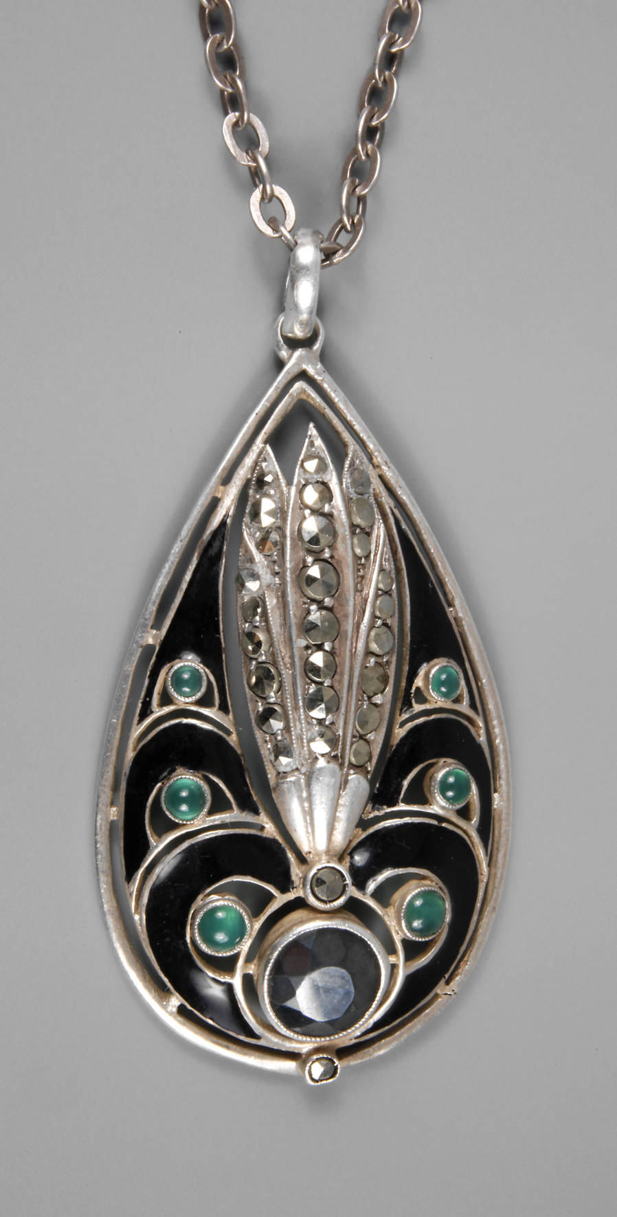 Anhänger mit Steinbesatz