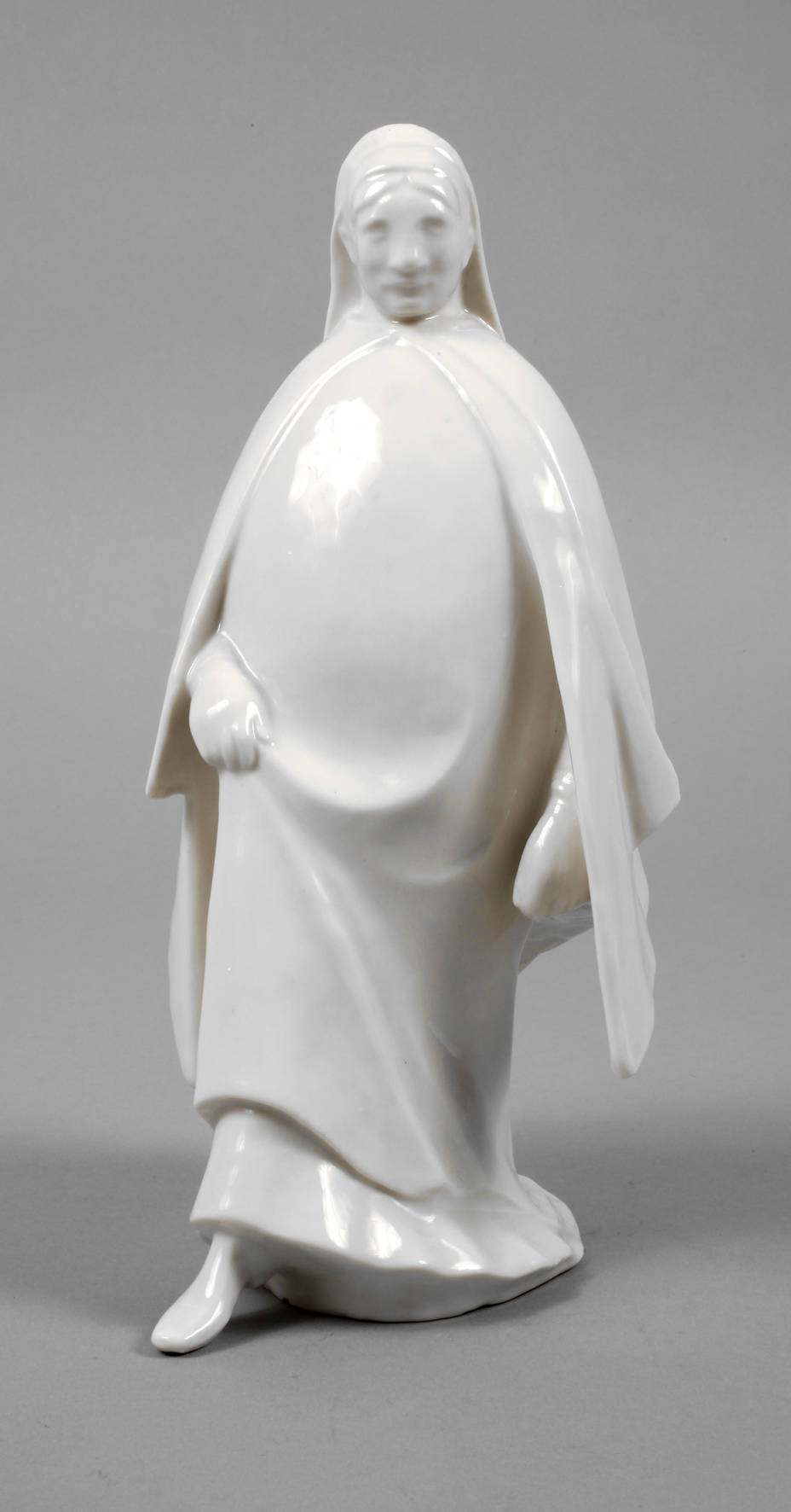 Schwarzburger Werkstätten ”Schreitende Dame”