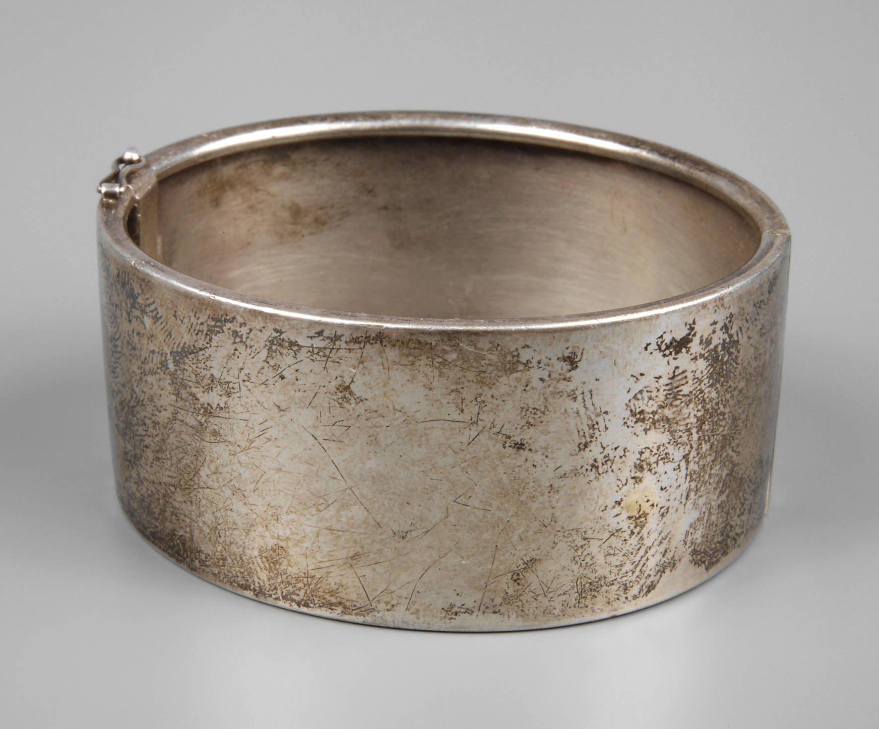 Breiter Silberarmreif