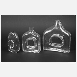 Drei moderne Glasobjekte