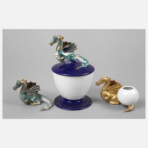 Flügel drei Zierobjekte mit Drachenmotiv