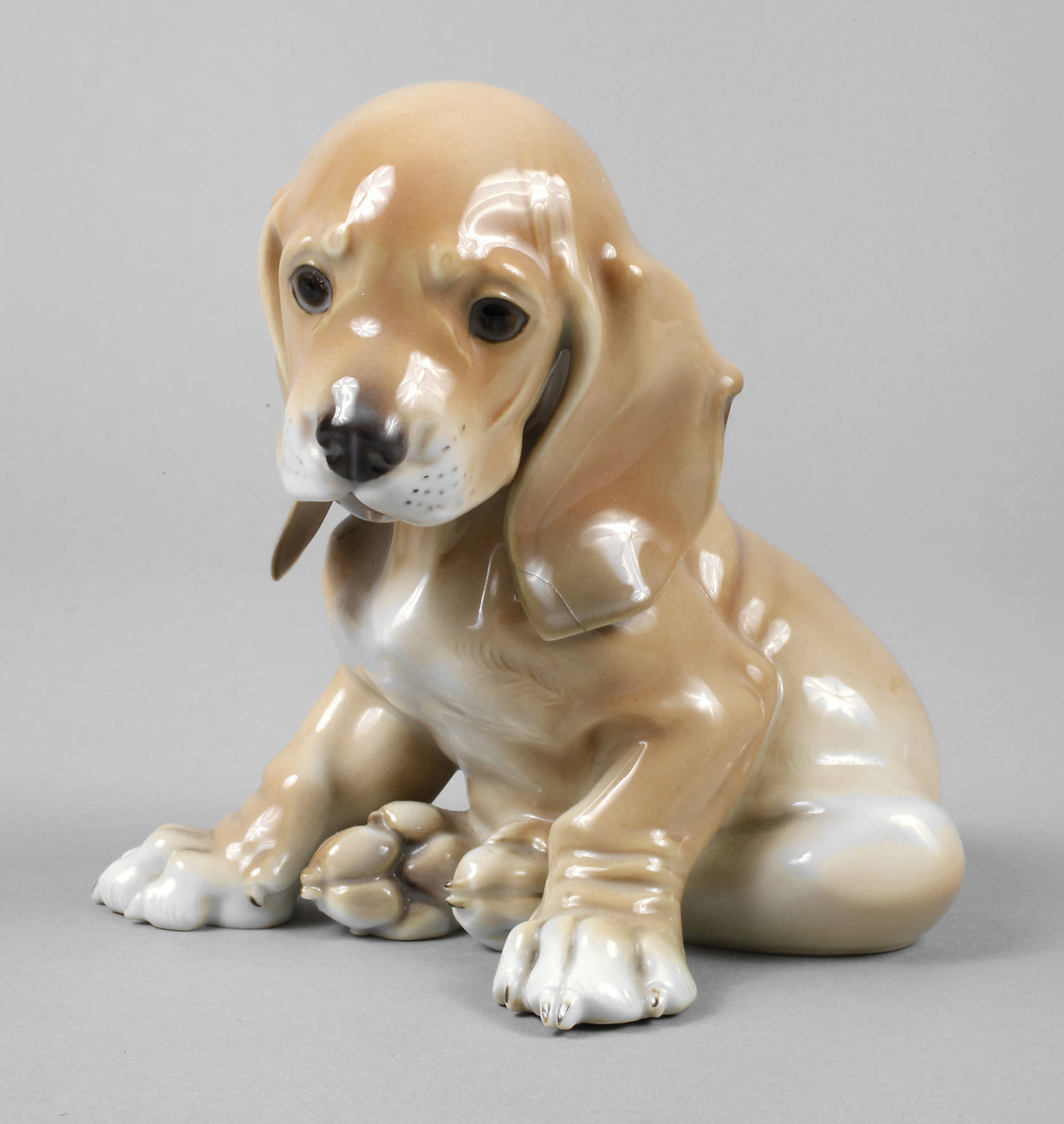 Allach ”Sitzender junger Dackel”