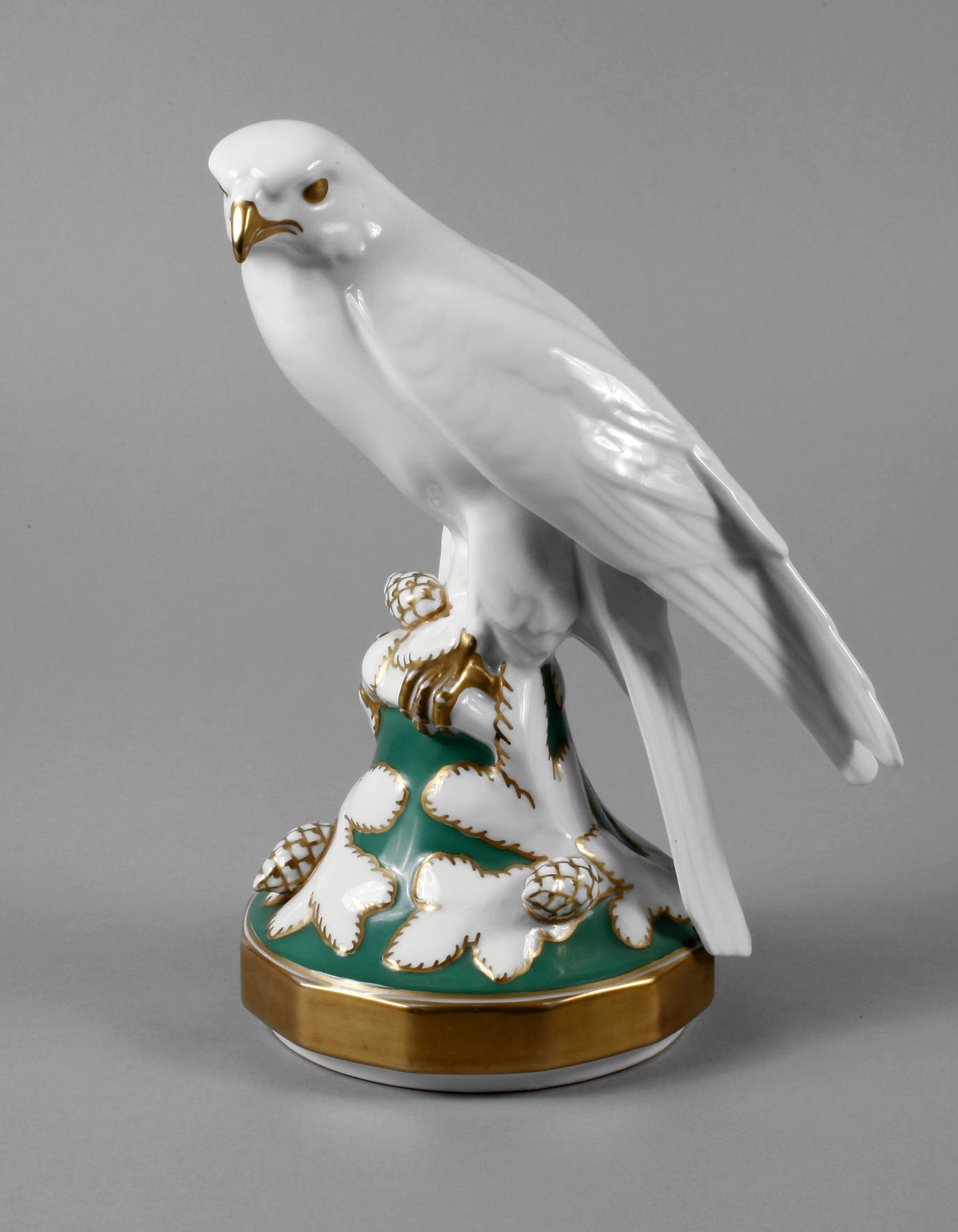 Gräf & Krippner ”Greifvogel auf Baumstumpf”