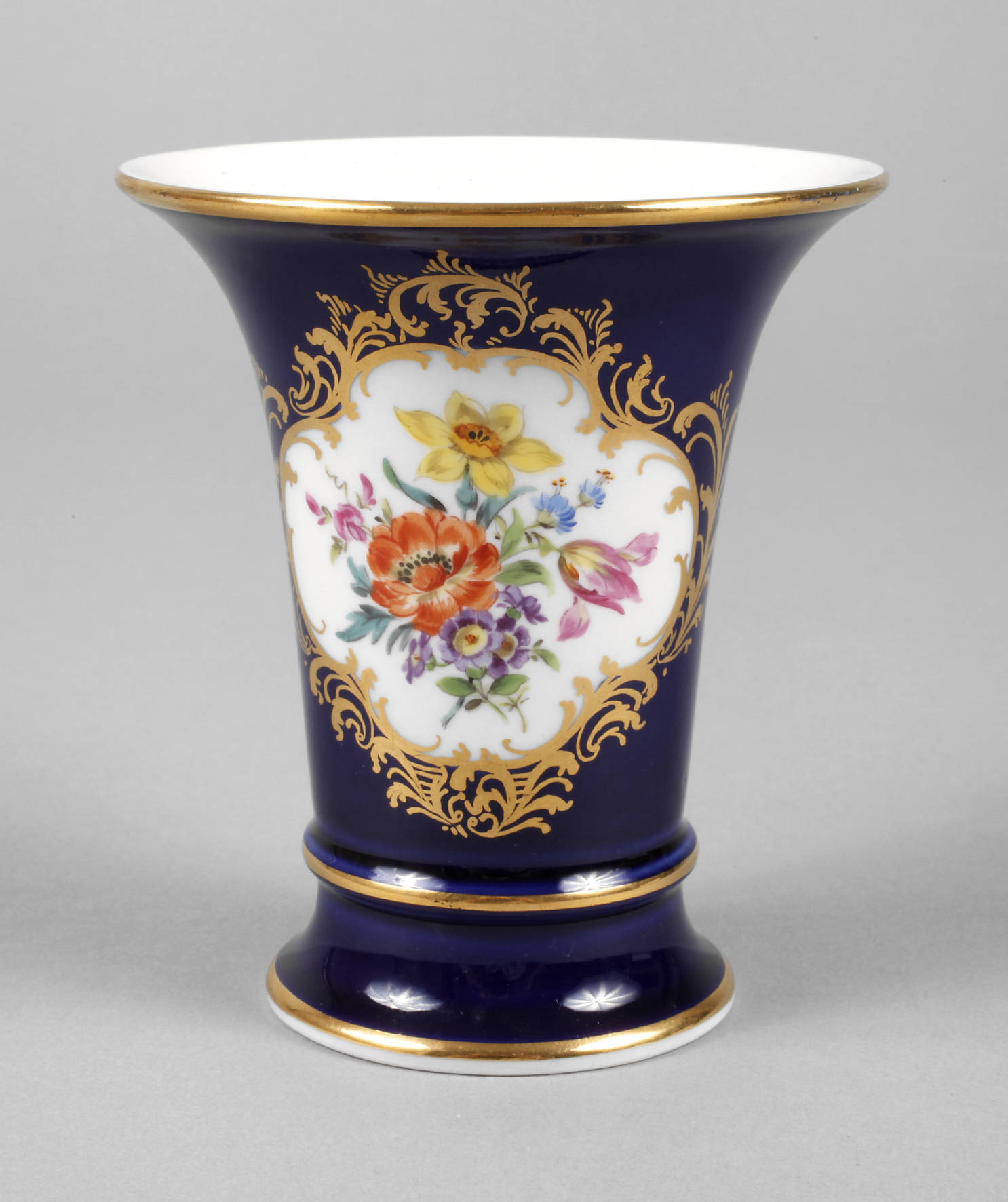 Meissen kleine Trichtervase Kobaltfond