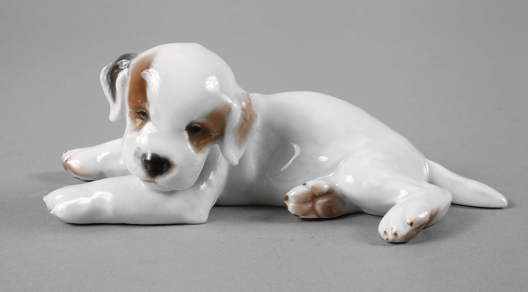 Rosenthal ”Liegender Terrierwelpe”