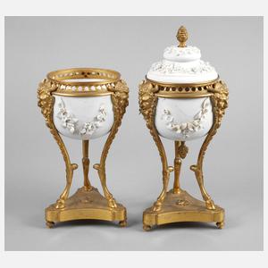 Paar Deckelvasen mit Montierung