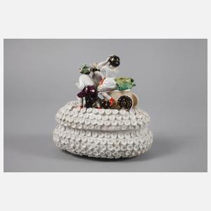 Thüringen Deckeldose Schneeballdekor und Figurenstaffage