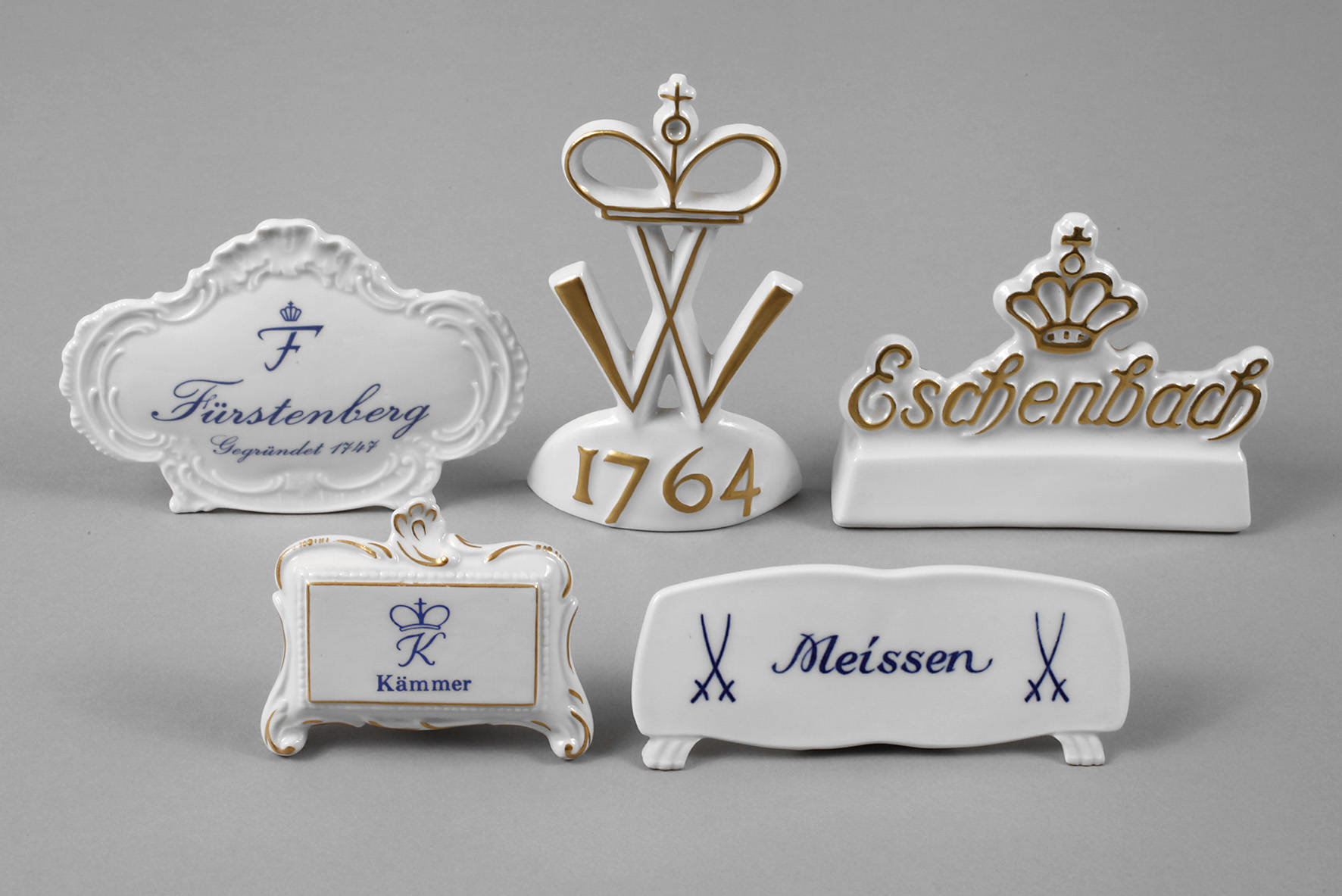 Fünf Werbeaufsteller