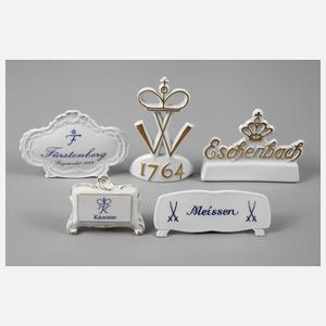 Fünf Werbeaufsteller