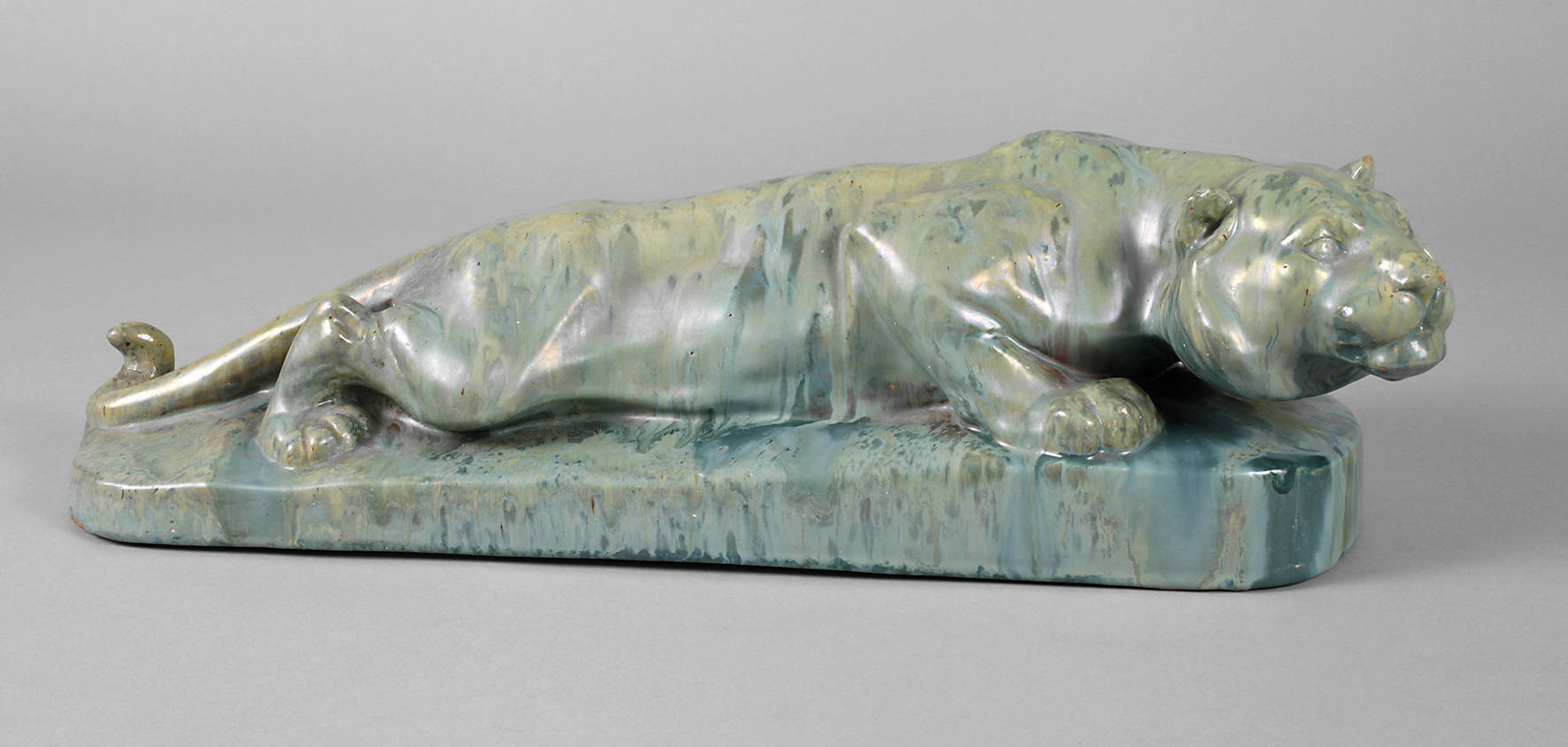 Tierfigur liegender Tiger