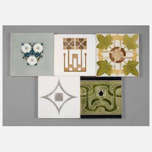 Fünf Jugendstilfliesen