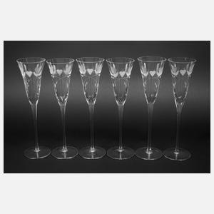 Sechs hohe Sektflöten