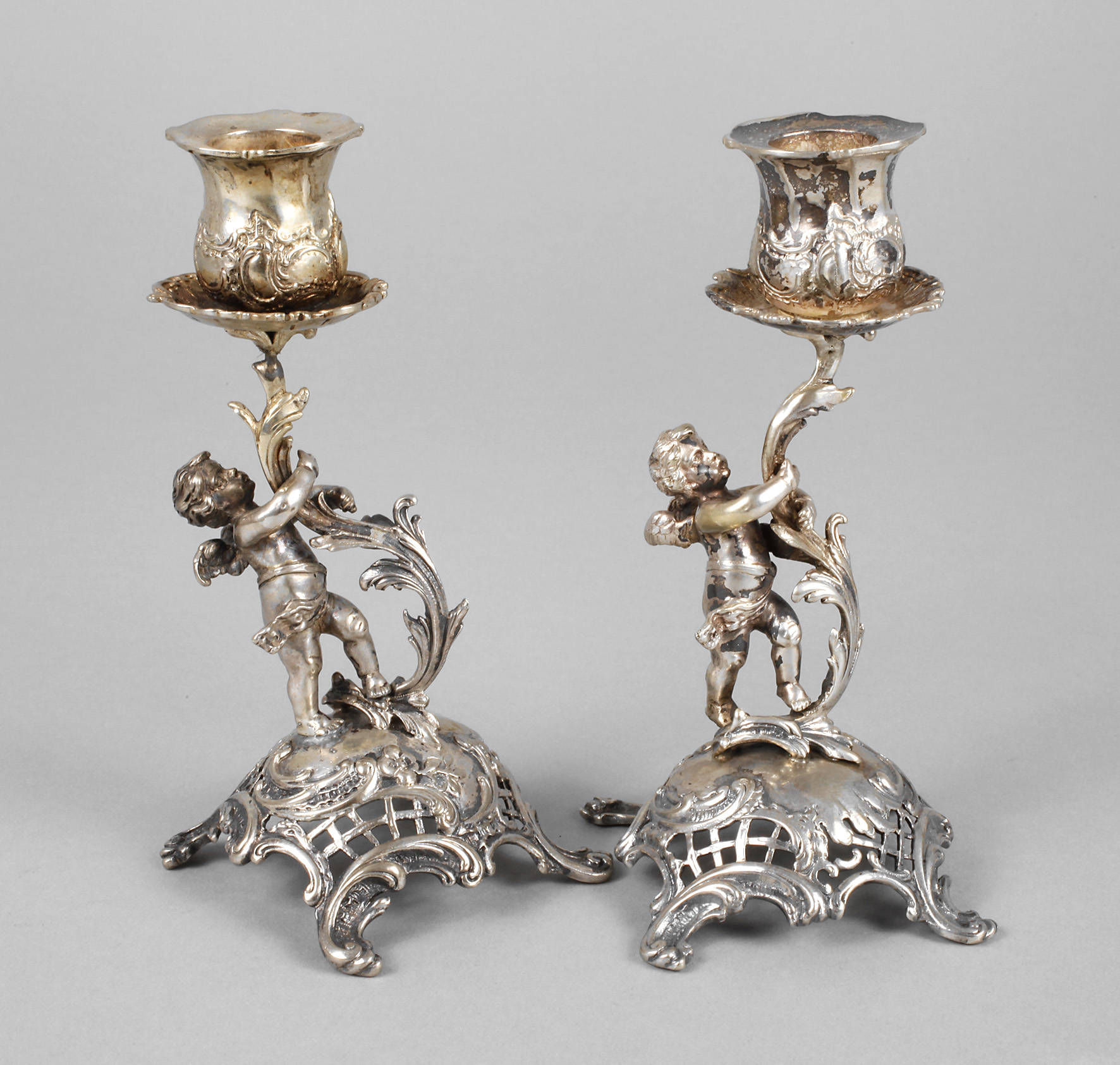 Zwei kleine Engelsleuchter