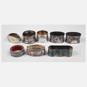 Acht Serviettenringe