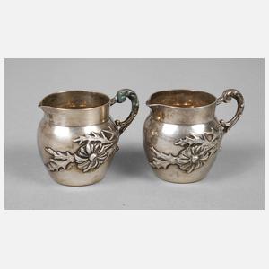 Zwei kleine Silberkännchen