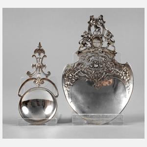 Zwei verzierte Silberlöffel