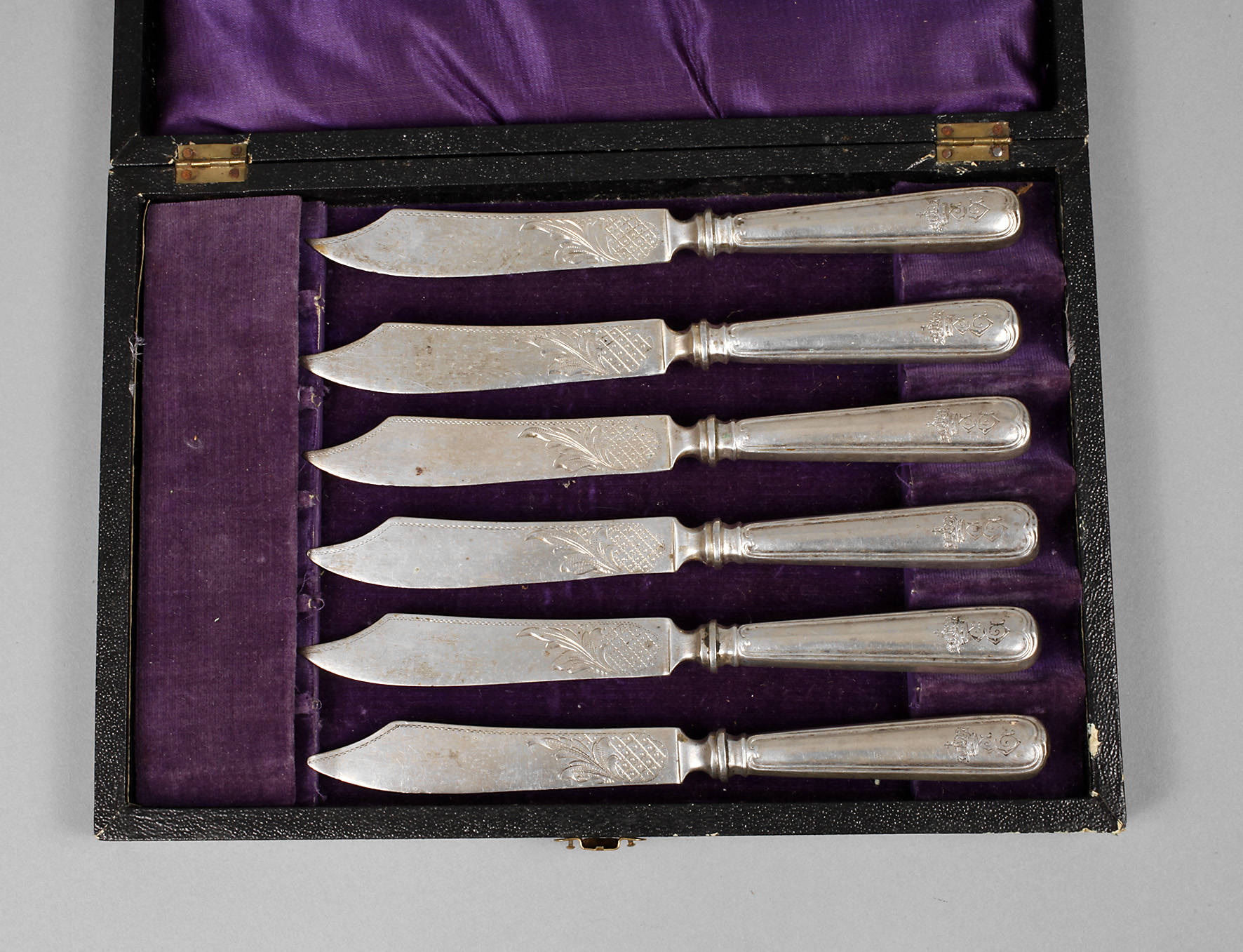 Sechs Obstmesser aus Adelsbesitz