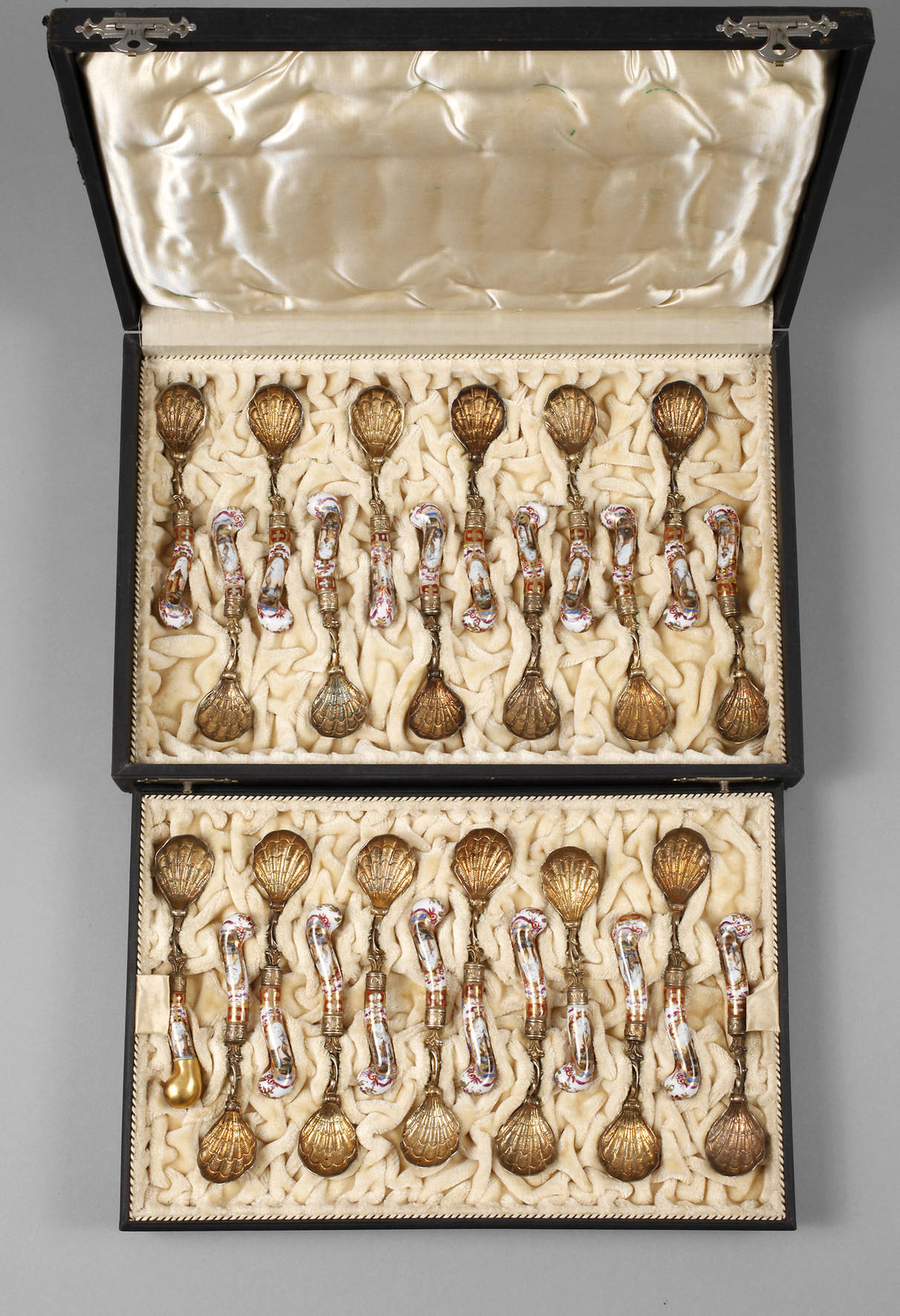 Silber-Eislöffel mit Porzellangriffen